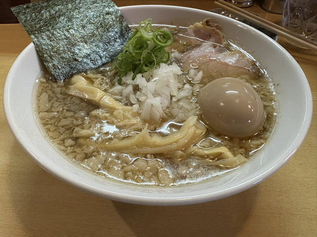 三代目しゅう@中神
背脂煮干しラーメン
TP 少なめ特典味玉 Insta特典味玉
穂先メンマ 塩ニラ

つけ麺始動で背脂煮干しは今週末まで
ぷりっとした背脂甘味、煮干コク
醤油だれ奥深い味わい
カッパのもちっとした食感に
表面ツルっとした喉越し
しばらくお別れ

おいしかったー!!
ごちそうさまでしたー!!