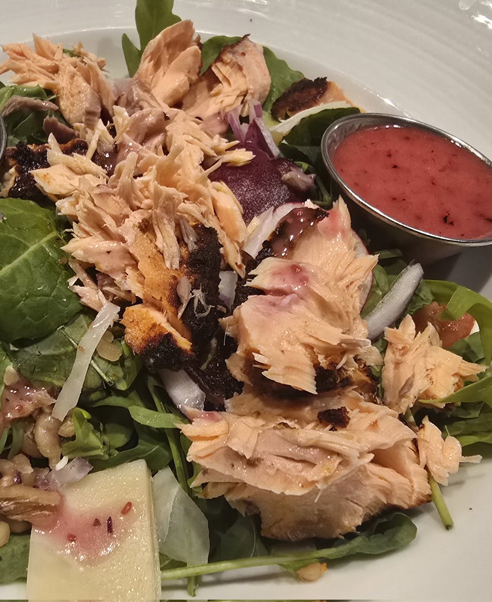 Monday #superpower lunch salad 🥗 salmon, spinach, and raddicchio with a Raspberry Balsamic &amp; Basil OO vinaigrette. #glutenfree #health #Allnatural