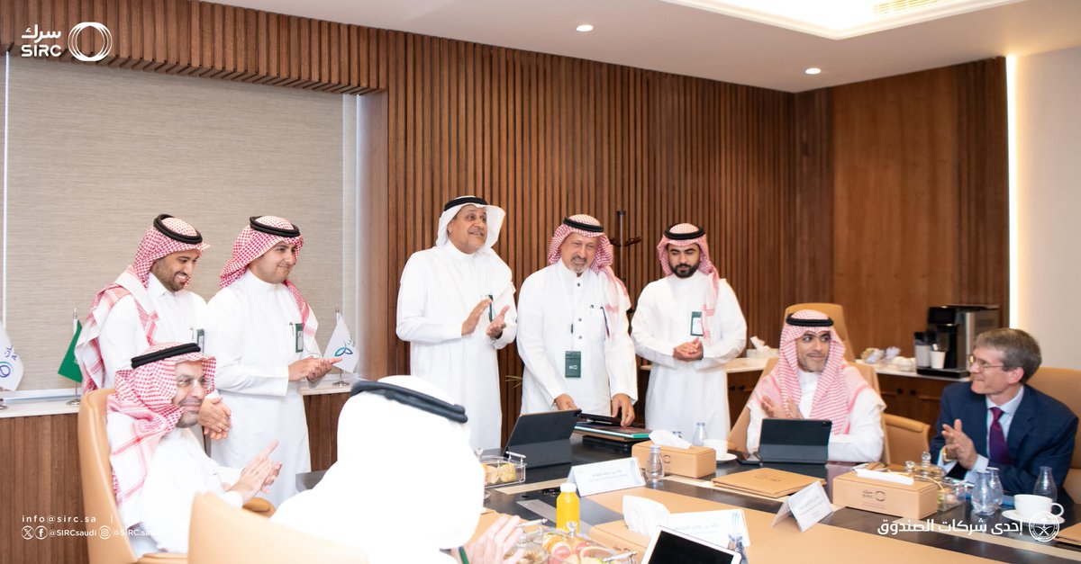 SIRCSaudi's tweet photo. على هامش اجتماع مجلس الإدارة، دشن معالي رئيس المجلس، المهندس خالد بن محمد السالم، تقرير الاستدامة الأول للشركة السعودية الاستثمارية لاعادة التدوير "سرك" ، والذي يعتبر علامة فارقة في رحلتنا نحو التنمية المستدامة لتحقيق مستهدفات رؤية المملكة 2030 الخاصة بالارتقاء بمستوى المحافظة على البيئة ودعم  الاقتصاد الدائري. ويُعد هذا التقرير أداة حيوية لتعزيز حوكمتنا البيئية والاجتماعية والمؤسسية (ESG)، كما يسهم بشكل مباشر في دعم حصولنا على تقييمات متقدمة وفقًا لأبرز المعايير العالمية؛ بما يتماشى مع توجهات صندوق الاستثمارات العامة المتعلقة بالتركيز على الاستثمارات المسؤولة والمستدامة.
وبهذه المناسبة تم  تكريم فريق العمل المتميز الذي أسهم في إنجاز هذا التقرير، بحضور عدد من أعضاء مجلس الإدارة. 

ولا يسعنا سوى تقديم جزيل الشكر لكل من أسهم في إنجاز هذا التقرير الذي يُسجل كبادرة نوعية و  متقدمة ل (سرك) وشركاتها التابعة على طريق تحقي�� طموحات وطننا العزيز وإشراقة مستقبله.

#شركة_سرك #ESG #صندوق_الاستثمارات_العامة 

للاطلاع على التقرير:
https://t.co/f5nQdM6gi0