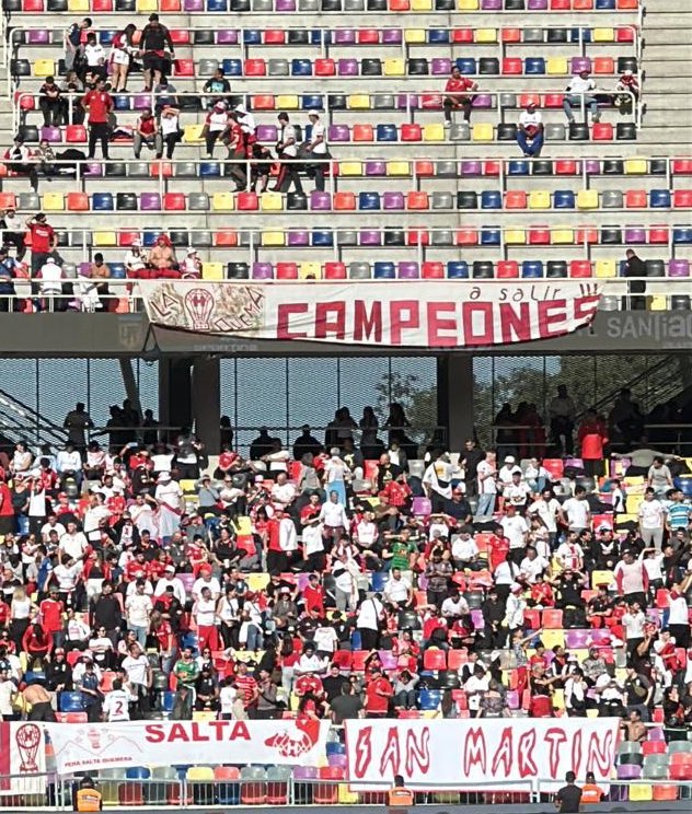 Les falla la cabecita.