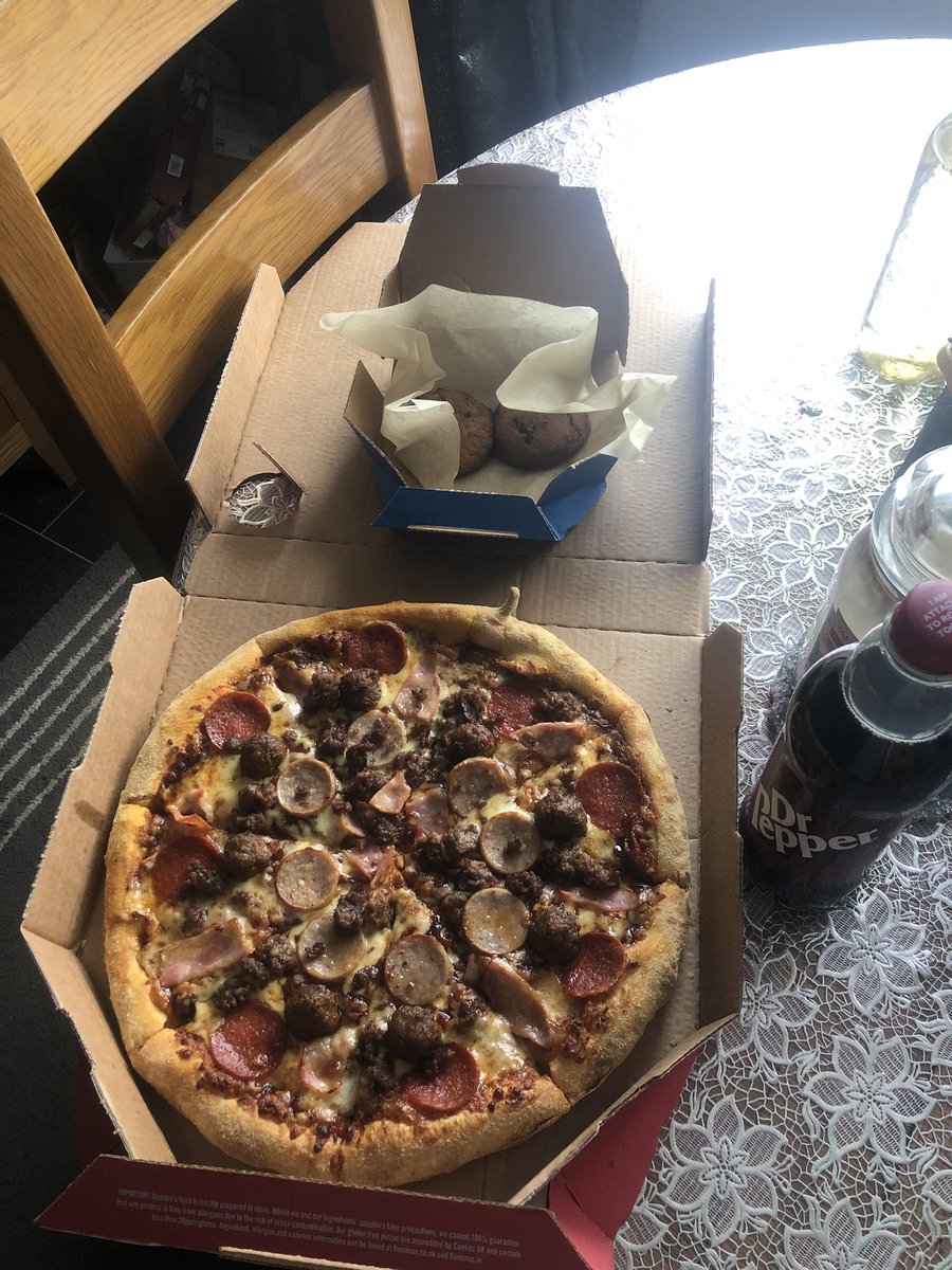 Yo! cheers for the pizza <a href="/Texzl/">Texzl</a> 👊