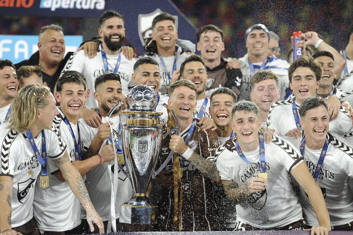 🦑⚽️🤎⭐️  ¡¡¡Buen día, campeones del fútbol argentino!!!