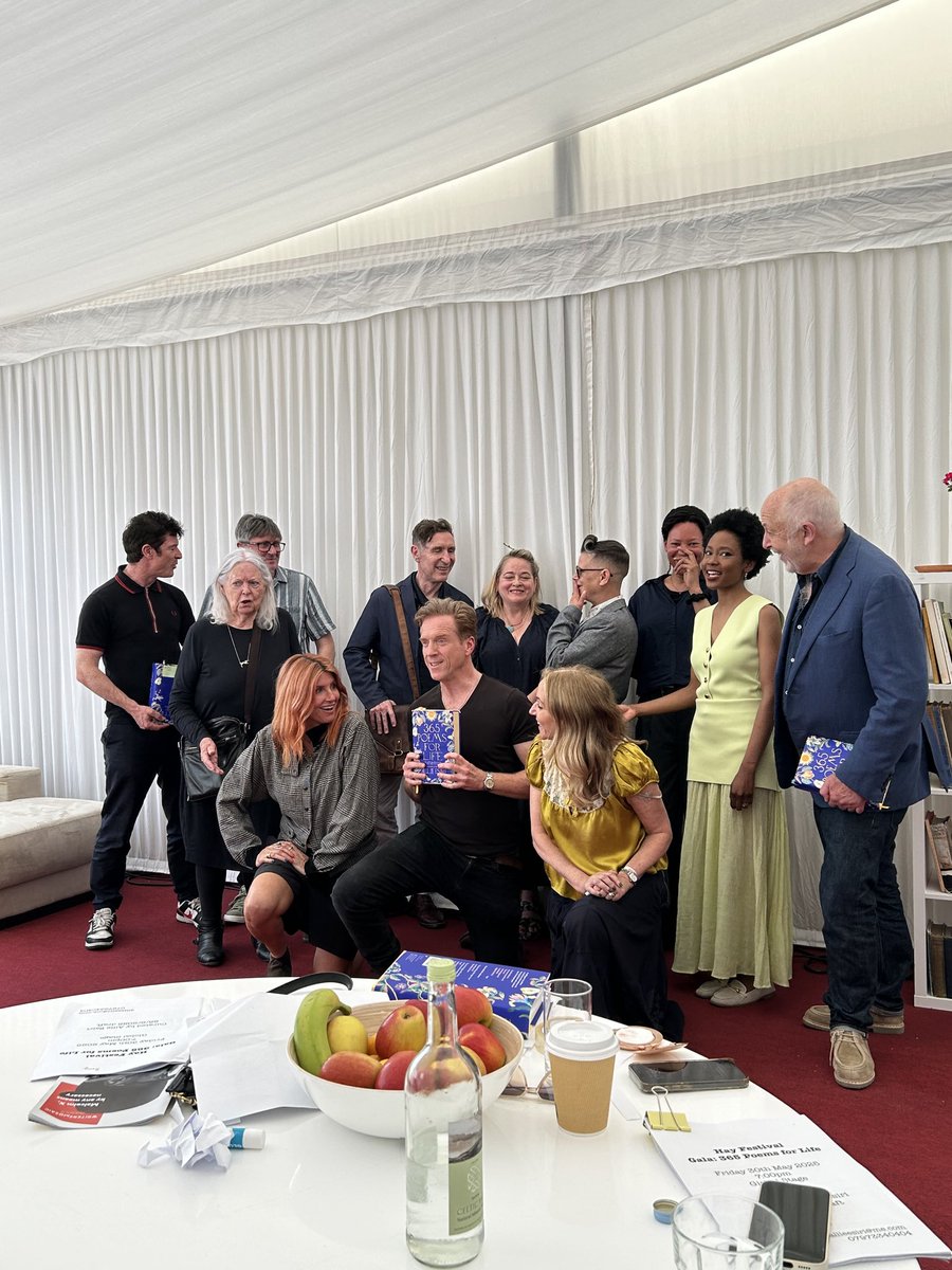 Allie Esiri, 365 Poems for Life tweet media