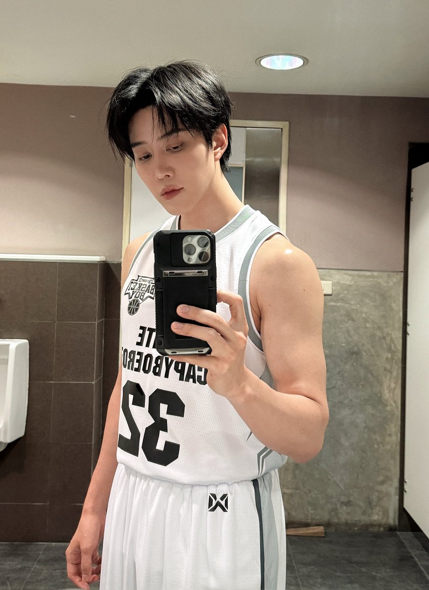 พอเป็นรุ่นพี่ให้หนูได้ไหมงับ🏀🥰 #ไมค์พิรัชต์ #m1keangelo #mikeangelo