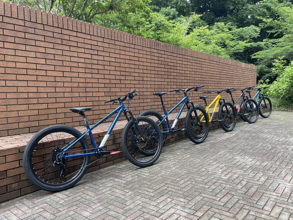 JITENSHAbiyori's tweet photo. ついにデリバリーが開始されたクロスセクションのトリガー。本日は小6ライダーによるインプレ撮影へ。詳細は次号の「MTB日和」にて!
#MTB日和 #CROSSSECTION https://t.co/Qd4WfP9E8I