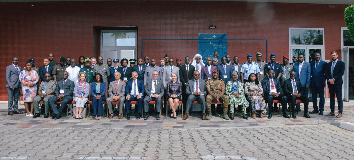 DCAF participated in a roundtable in Cotonou, #Benin, gathering #defence &amp; security forces, political actors, academics, &amp; CSOs, to explore the efforts made in implementing an integrated, partnership-based approach to prevent &amp; counter violent #extremism. <a href="/annemoirab/">Anne Bennett</a>