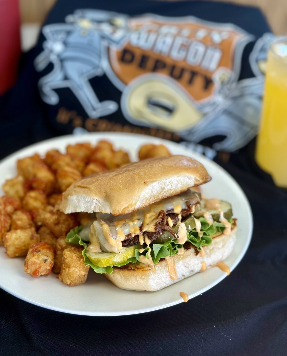 🚨Chef Special🚨

🔥Hot Streak Thunder Burger🔥

Juicy 💯Angus Beef Patty🐮
Pepperjack Cheese 🧀 
Hot Dill Pickles 🥒 
Crisp Lettuce 🥬 
House-made Spicy Mayonnaise 
All on our FAMOUS buttery toasted bun 

#chefspecial #pattywagonokc #burgersofokc #ThunderUp #NBAChampionship