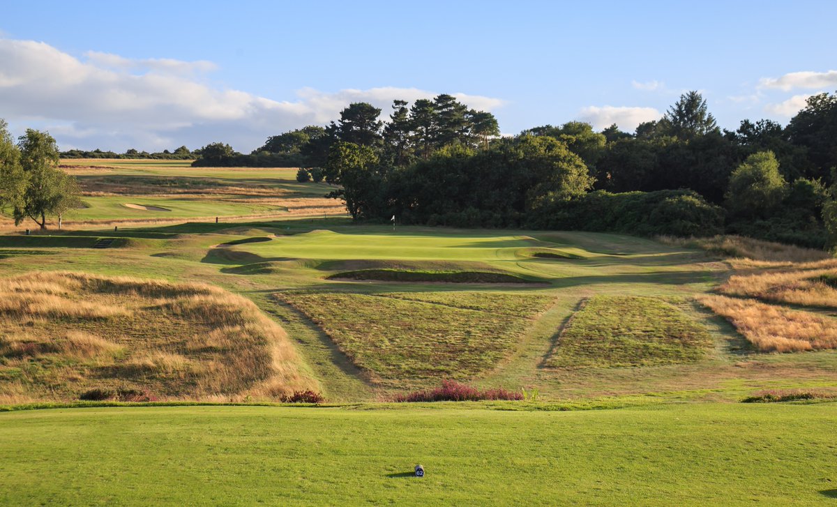 EastDevon_GC's tweet photo. ⛳️The 10th hole is a challenging Par 3 ⛳️
The tee shot can be intimidating, especially into wind.
The three-tier green is well bunkered and finding the wrong tier can very easily result in a dreaded 3-putt (or worse!).
#eastdevongolfclub #heathlandgolf #top100courses @NCGTop100s https://t.co/occz8jETdc