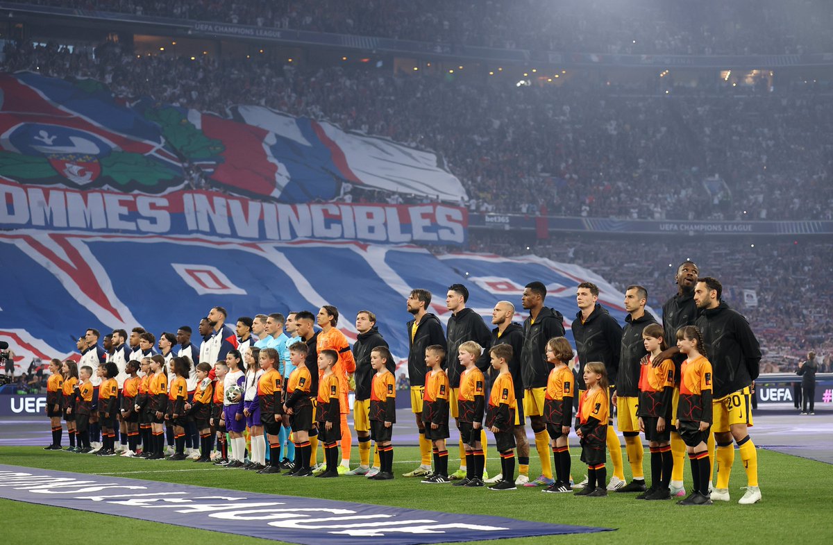 UEFA_Foundation's tweet image. 🏆They did it!
⚽️Congratulations to @PSG_inside for winning the
@ChampionsLeague against @Inter 🤩
✨For this incredible occasion, three children from @HawarHelp acted as referee mascots sponsored by @FedEx , while children from @Mastercard 's Girls4Football project…