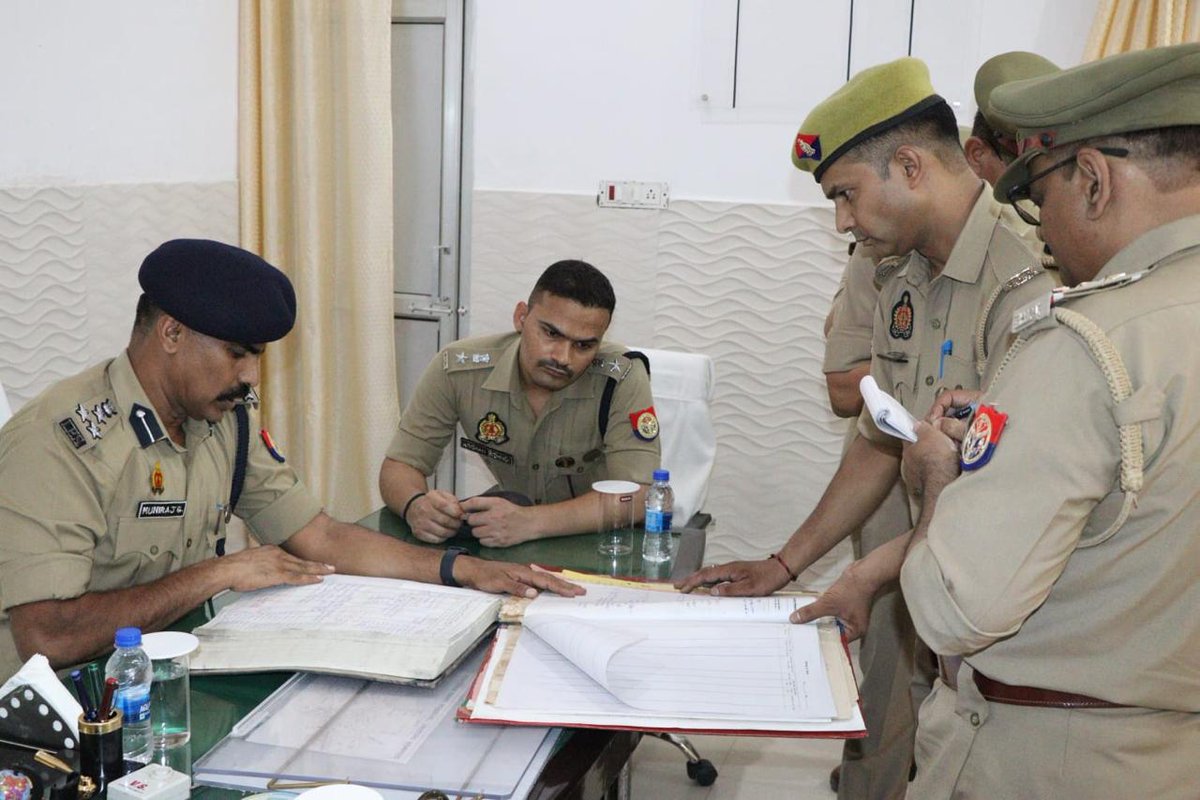DIG Range Moradabad (@digmoradabad) on Twitter photo .<a href="/digmoradabad/">DIG Range Moradabad</a> <a href="/IPSMUNIRAJ/">Muniraj Gobu</a> G рджреНрд╡рд╛рд░рд╛ рдерд╛рдирд╛ рдирдЦрд╛рд╕рд╛, рдЬрдирдкрдж рд╕рдореНрднрд▓ рдХреЗ рдкрд░рд┐рд╕рд░ рдХрд╛ рднреНрд░рдордг рдХрд░ рдкреНрд░рдЪрд▓рд┐рдд рдЕрднрд┐рд▓реЗрдЦ, рд╢рд╕реНрддреНрд░рд╛рдЧрд╛рд░, рдорд╛рд▓рдЦрд╛рдирд╛, рд╣рд╡рд╛рд▓рд╛рдд, рдореИрд╕, рдмреИрд░рд┐рдХ, CCTNS, CCTV рдорд╣рд┐рд▓рд╛/рд╕рд╛рдЗрдмрд░ рд╣реЗрд▓реНрдк рдбреЗрд╕реНрдХ,рдмреАрдЯ-рдмреБрдХ рдЖрджрд┐ рдХрд╛ рд╡рд╛рд░реНрд╖рд┐рдХ рдирд┐рд░реАрдХреНрд╖рдг рдХрд░ рд╕рдореНрдмрдиреНрдзрд┐рдд рдХреЛ рдЖрд╡рд╢реНрдпрдХ рджрд┐рд╢рд╛-рдирд┐рд░реНрджреЗрд╢ рджрд┐рдпреЗ рдЧрдпреЗред
#UPPolice .<a href="/digmoradabad/">DIG Range Moradabad</a> <a href="/IPSMUNIRAJ/">Muniraj Gobu</a> G рджреНрд╡рд╛рд░рд╛ рдерд╛рдирд╛ рдирдЦрд╛рд╕рд╛, рдЬрдирдкрдж рд╕рдореНрднрд▓ рдХреЗ рдкрд░рд┐рд╕рд░ рдХрд╛ рднреНрд░рдордг рдХрд░ рдкреНрд░рдЪрд▓рд┐рдд рдЕрднрд┐рд▓реЗрдЦ, рд╢рд╕реНрддреНрд░рд╛рдЧрд╛рд░, рдорд╛рд▓рдЦрд╛рдирд╛, рд╣рд╡рд╛рд▓рд╛рдд, рдореИрд╕, рдмреИрд░рд┐рдХ, CCTNS, CCTV рдорд╣рд┐рд▓рд╛/рд╕рд╛рдЗрдмрд░ рд╣реЗрд▓реНрдк рдбреЗрд╕реНрдХ,рдмреАрдЯ-рдмреБрдХ рдЖрджрд┐ рдХрд╛ рд╡рд╛рд░реНрд╖рд┐рдХ рдирд┐рд░реАрдХреНрд╖рдг рдХрд░ рд╕рдореНрдмрдиреНрдзрд┐рдд рдХреЛ рдЖрд╡рд╢реНрдпрдХ рджрд┐рд╢рд╛-рдирд┐рд░реНрджреЗрд╢ рджрд┐рдпреЗ рдЧрдпреЗред
#UPPolice