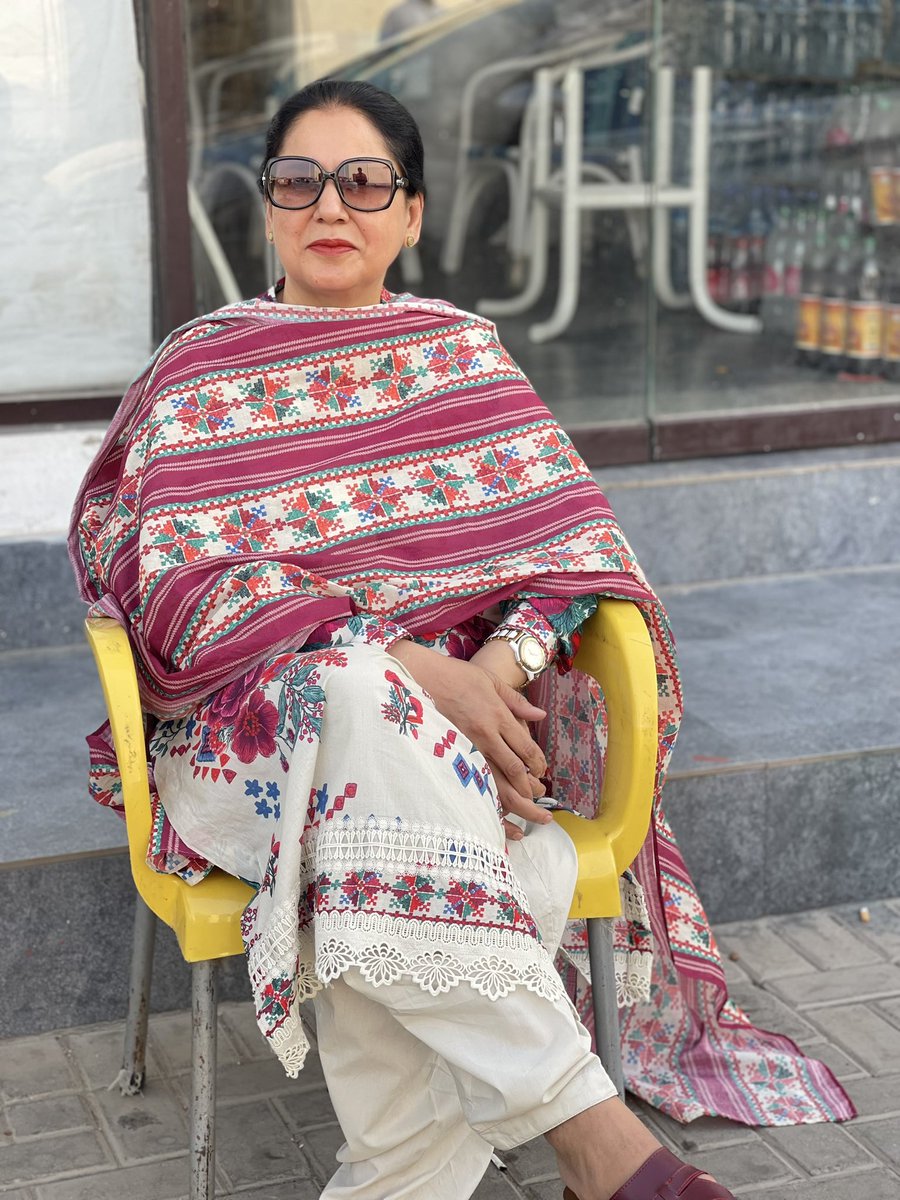 Anjum Hameed (@anjumhameed31) on Twitter photo On the way to Multan
Thank God this time a chair was available so didn’t sit on hot floor.
Thanks to <a href="/Lipton/">Lipton Tea</a> On the way to Multan
Thank God this time a chair was available so didn’t sit on hot floor.
Thanks to <a href="/Lipton/">Lipton Tea</a>