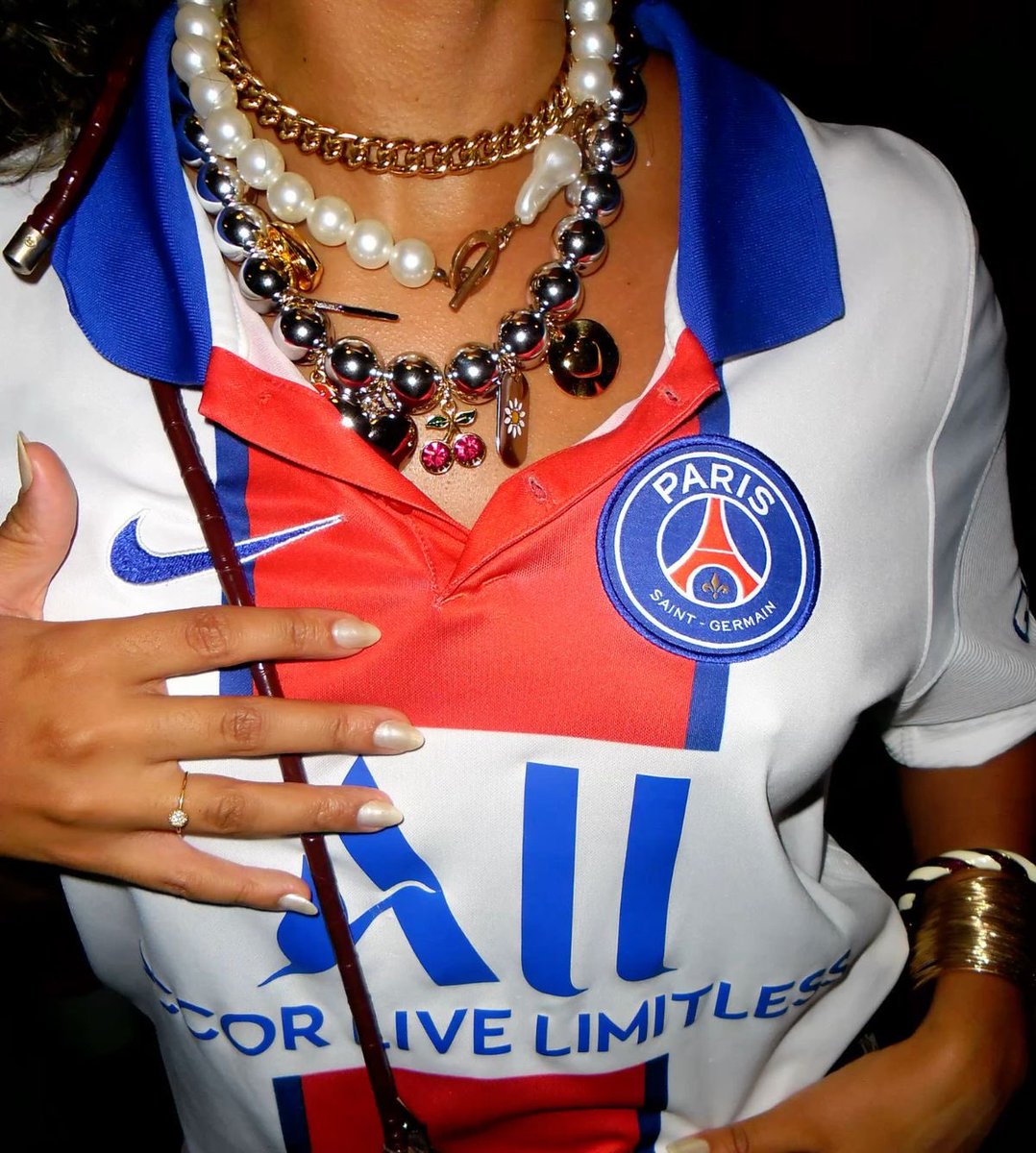 queenvibes0's tweet image. PSG Women 💙❤️ #paris #UCL