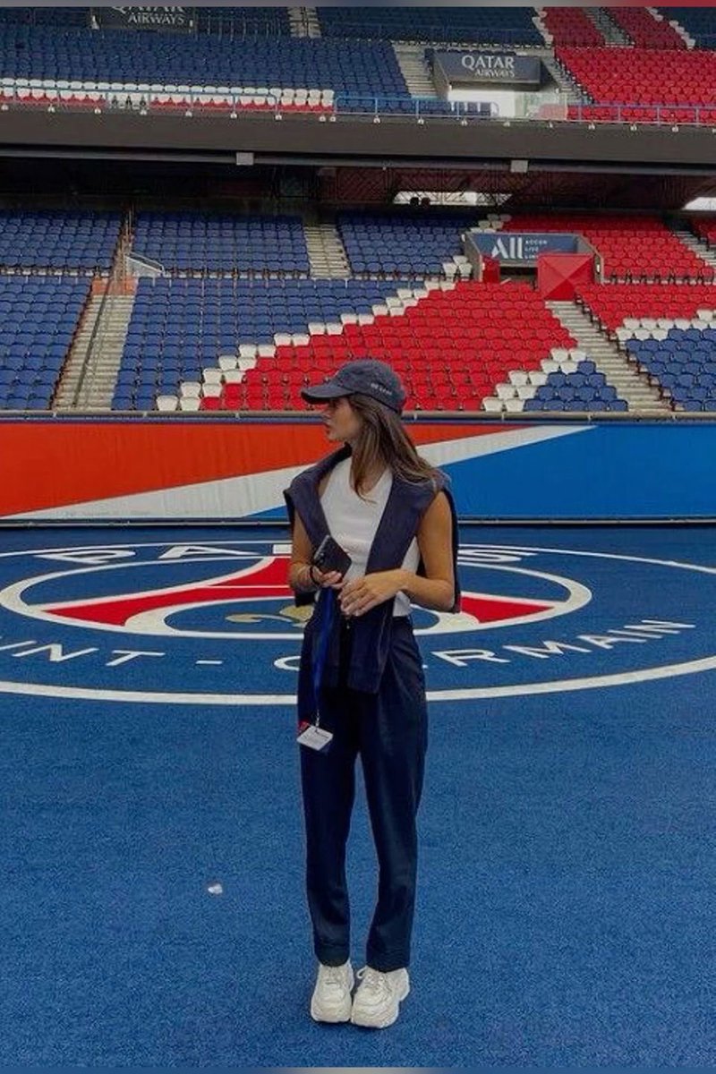 queenvibes0's tweet image. PSG Women 💙❤️ #paris #UCL