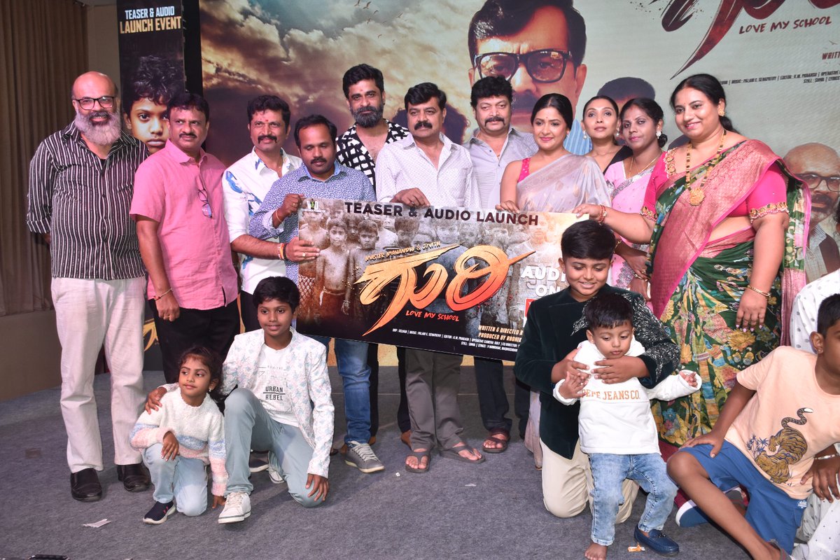 PopcornKannada's tweet image. ಗುರಿ ಟೀಸರ್ ಮತ್ತು ಹಾಡುಗಳ ಲೋಕಾರ್ಪಣೆ

popcornkannada.com/2025/06/02/lau…

#Guri #AchyuthKumar #Avinash #UgramManju #SelvamM #PalaniDSenapathi #mrtmusic