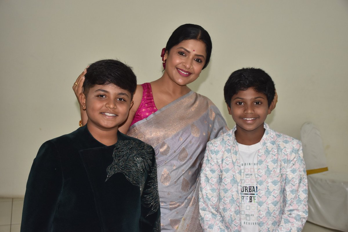 PopcornKannada's tweet image. ಗುರಿ ಟೀಸರ್ ಮತ್ತು ಹಾಡುಗಳ ಲೋಕಾರ್ಪಣೆ

popcornkannada.com/2025/06/02/lau…

#Guri #AchyuthKumar #Avinash #UgramManju #SelvamM #PalaniDSenapathi #mrtmusic