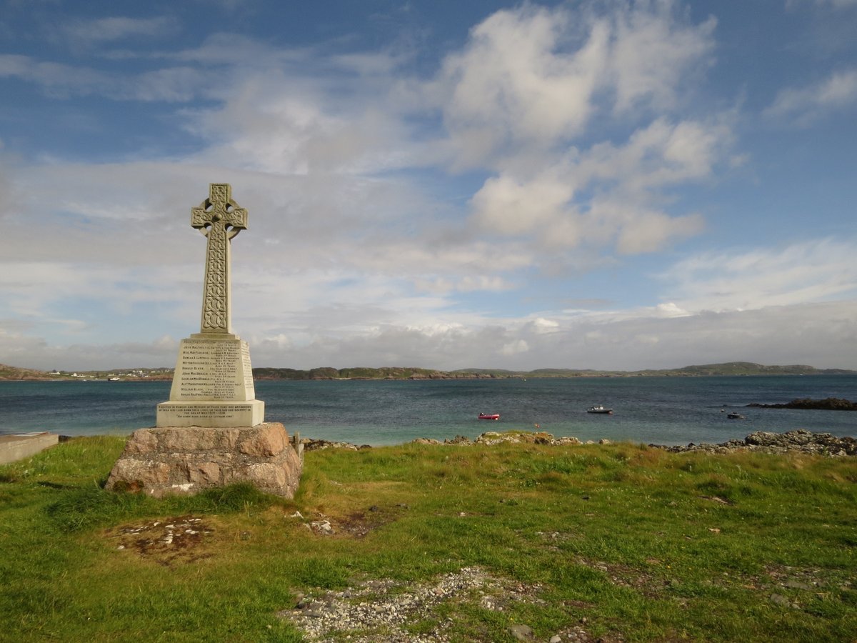 Had a lovely day on Iona yesterday after the rain stopped and the sun came out but shame about the strong wind.  Did manage to hear a few corncrake but most birds were keeping well down.  Did manage a Sedge Warbler near the Abbey garden and a few Wheatear.