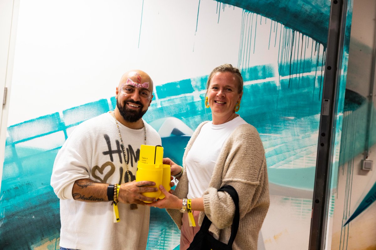 Die eigenen Kids bei Konferenzen dabei zu haben MUSS das Normalste auf dieser Welt werden.

Bevor ich Kinder hatte, wunderte ich mich, warum Eltern ihre Kids nicht ab und wann mitnehmen und auch, dass Konferenzorganisatoren den Faktor Familie außen vor ließen.

Fakt ist doch,