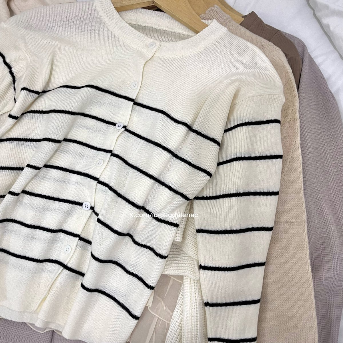 Nemu cardigan cakep cakep bgt.. Harganya mulai dari 60 ribuan! Ada yg versi crop sampe oversize😭👍🏻