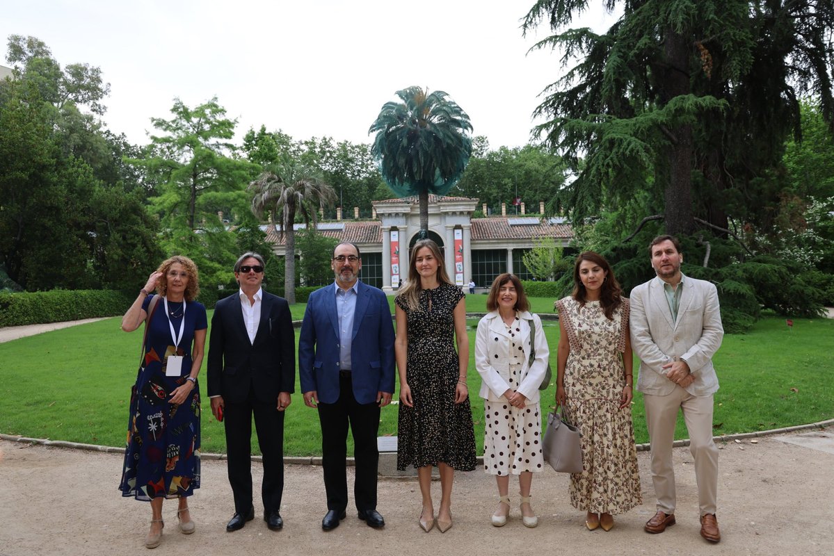 REAL JARDÍN BOTÁNICO (@rjbotanico) on Twitter photo 🌿 El <a href="/RJBOTANICO/">REAL JARDÍN BOTÁNICO</a> <a href="/CSIC/">CSIC</a> acoge la 1.ª edición de los Diálogos Mutis de Biodiversidad 🇪🇸🤝🌎
Un foro anual inaugurado por <a href="/mitecogob/">Transición Ecológica y Reto Demográfico</a> y <a href="/AgendaCAF/">CAF</a> para intercambiar conocimientos y experiencias sobre conservación y movilización de la biodiversidad.
rjb.csic.es/el-real-jardin… 🌿 El <a href="/RJBOTANICO/">REAL JARDÍN BOTÁNICO</a> <a href="/CSIC/">CSIC</a> acoge la 1.ª edición de los Diálogos Mutis de Biodiversidad 🇪🇸🤝🌎
Un foro anual inaugurado por <a href="/mitecogob/">Transición Ecológica y Reto Demográfico</a> y <a href="/AgendaCAF/">CAF</a> para intercambiar conocimientos y experiencias sobre conservación y movilización de la biodiversidad.
rjb.csic.es/el-real-jardin…