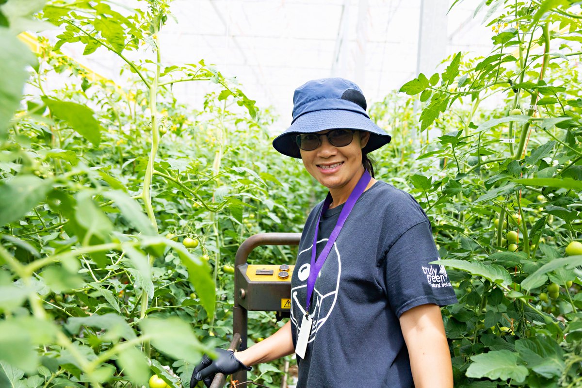 It’s Local Food Week here in Ontario!  A huge shoutout to all the dedicated men and women who return to our farms each year to help grow the fresh, healthy fruits and veggies that make our province so special. Thank you for everything you do!  #LocalFoodWeek #loveONTfood