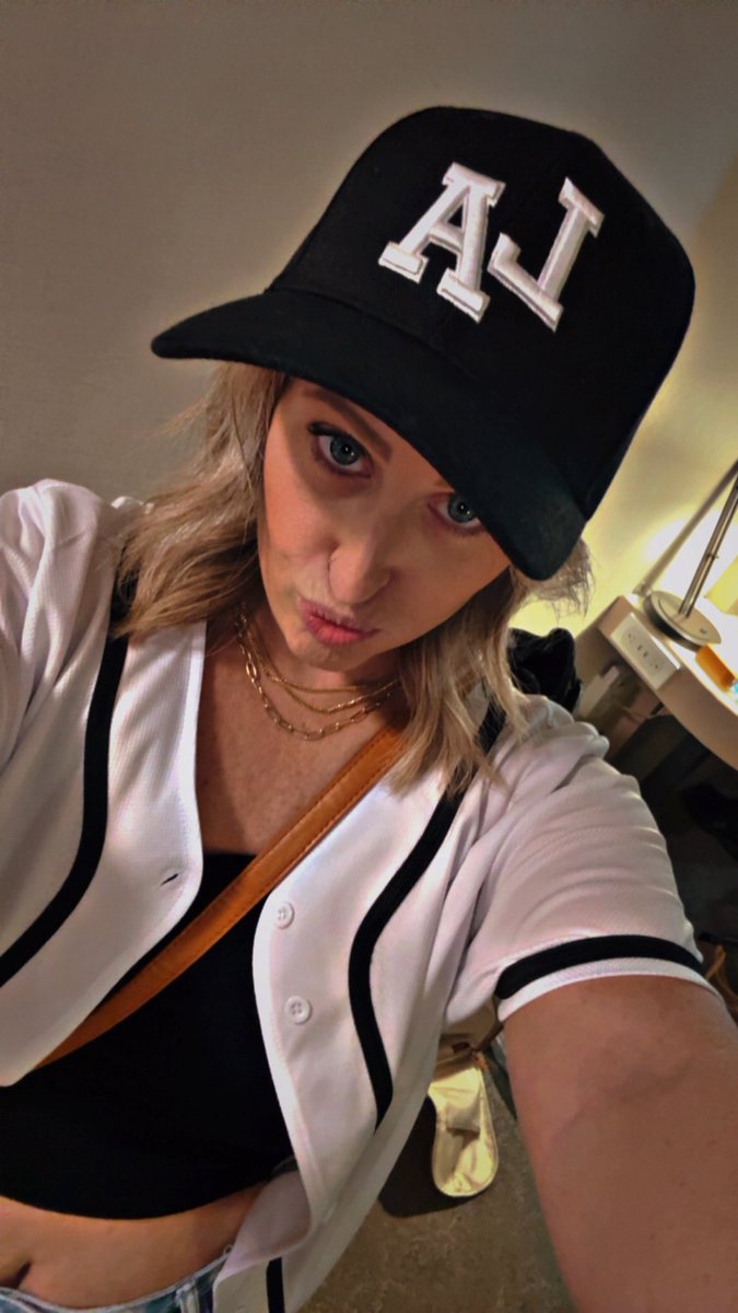 ashleighbridges's tweet image. #imstillhere
