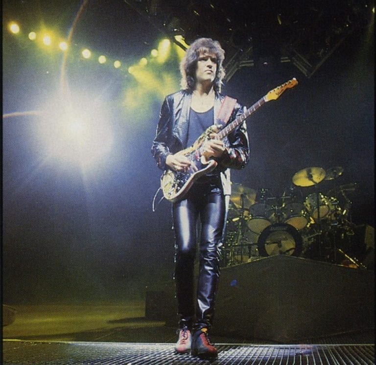 OcoWax's tweet photo. Hope you have a decent Monday! #TrevorRabin #Yes #Rabbitt #Cinema #ManfredMannsEarthBand https://t.co/ovm7emQ0pv