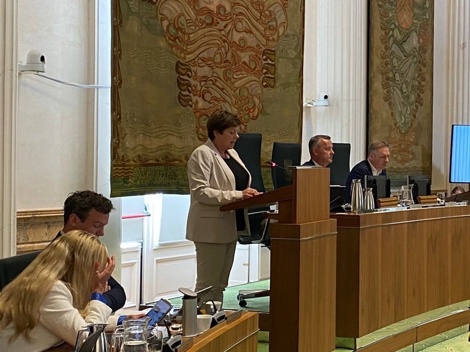 CDA Noord-Holland (@cdanh) on Twitter photo .<a href="/WillemienKoning/">Willemien Koning</a>: In NH zorgen ganzen voor veel schade. De provincie heeft afgesproken ganzen beter te beheren. Nu moet ganzenvlees ook beter benut worden. CDA diende daarom mede een motie in om verwerking en verkoop van ganzenvlees meer te stimuleren. De motie is aangenomen! .<a href="/WillemienKoning/">Willemien Koning</a>: In NH zorgen ganzen voor veel schade. De provincie heeft afgesproken ganzen beter te beheren. Nu moet ganzenvlees ook beter benut worden. CDA diende daarom mede een motie in om verwerking en verkoop van ganzenvlees meer te stimuleren. De motie is aangenomen!