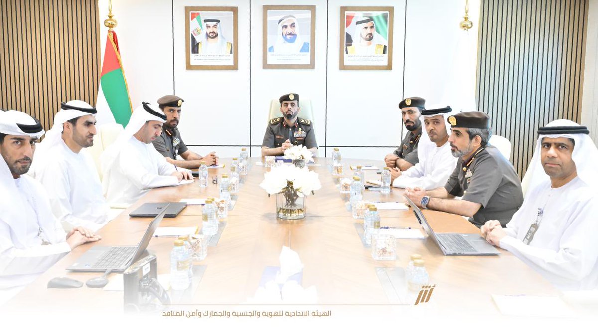 عقدت لجنة تطوير الخدمات بالهيئة الاتحادية للھویةوالجنسية والجمارك وأمن المنافذ، يوم الأربعاء الموافق 28مايو 2025، الاجتماع الثاني، وذلك لمتابعة تنفيذ خطط تطوير منظومة الخدمات ومواءمتها مع التوجهات الاستراتيجية للهيئة بما يسهم في تحسين تجربة المتعاملين وتعزيز مستوى الأداء المؤسسي.
