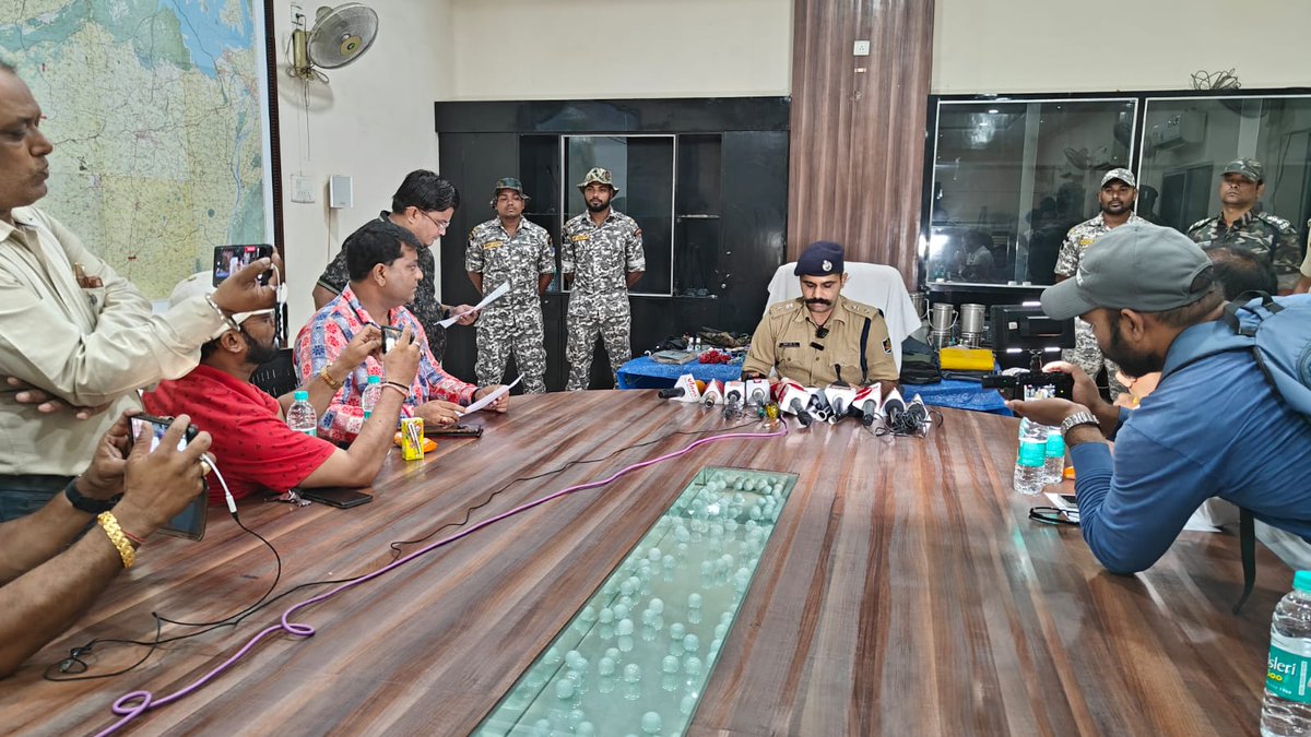Bargarh Police (@bargarhpolice) on Twitter photo On the basis of credible intelligence,the Bargarh DVF team recovered one major Maoist dump from Gandhamardhan Reserve forest under Marjadapali village, Durgeikhol area and seized various types of incriminating articles, different types of clothes & other items.
<a href="/odisha_police/">Odisha Police</a> On the basis of credible intelligence,the Bargarh DVF team recovered one major Maoist dump from Gandhamardhan Reserve forest under Marjadapali village, Durgeikhol area and seized various types of incriminating articles, different types of clothes & other items.
<a href="/odisha_police/">Odisha Police</a>