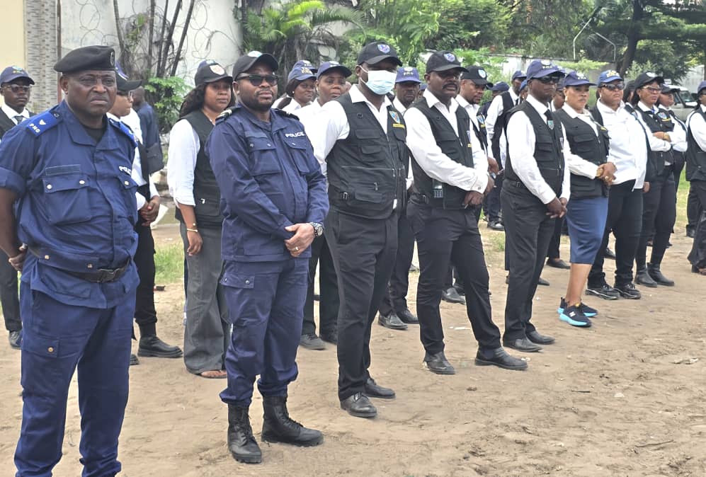 Lors de cette parade, le Gén. Patience a annoncé la fin de missions pédagogiques sur terrain place aux sanctions et traques des policiers violateurs et tracasseurs de la population afin de remettre de l'ordre au sein du corps <a href="/shabani_lukoo/">SHABANI Lukoo J.</a> <a href="/fatshi13/">Félix A. Tshisekedi</a> <a href="/UNPOL/">United Nations Police</a> <a href="/PNUDRDC/">PNUD RDC</a> <a href="/MONUSCO/">MONUSCO</a>