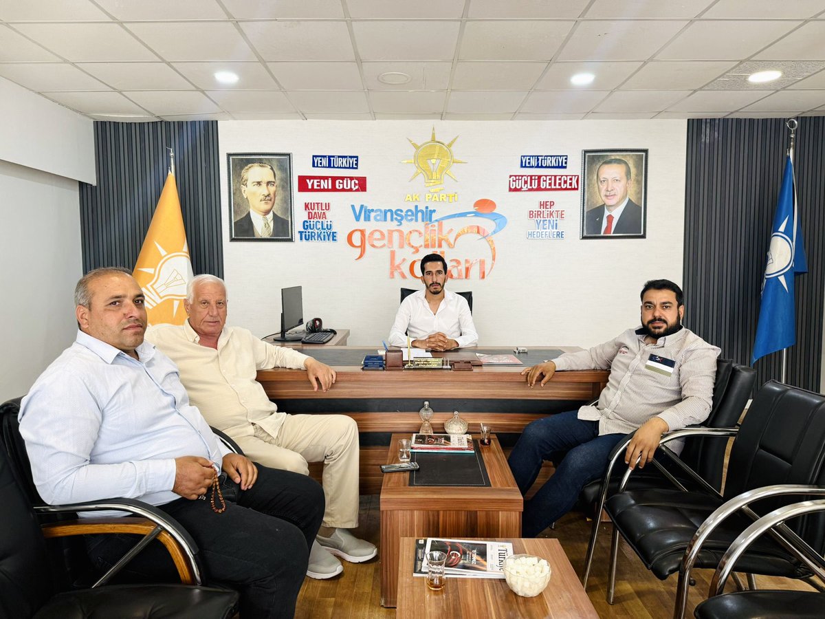 AkgncViransehir's tweet photo. 📍Ak Parti İlçe Başkanlığı

Bugün Parti  Binamızda Nöbetçi Gençlik  Kolları  Başkan  Yardımcımız  Sn. @fuatsag1  Başkanımızı Ziyarete Bulunan Büyüklerimize Şükranlarımızı Sunuyoruz.
 
✅Viranşehir Kananat Önderi  Nezih Öztop

✅Viranşehir Eski Ticaret Odası Başkanı Hac Hilmi Tepret

@avyusufibis  @CYAZMAC  @milhamigunbegi  @DilaraErgul06  @sinanozhusrev  @furkankucukk_  @lutfibagci  @sinanozdm1r63  @akgencliksurfa  @akpartivsehir