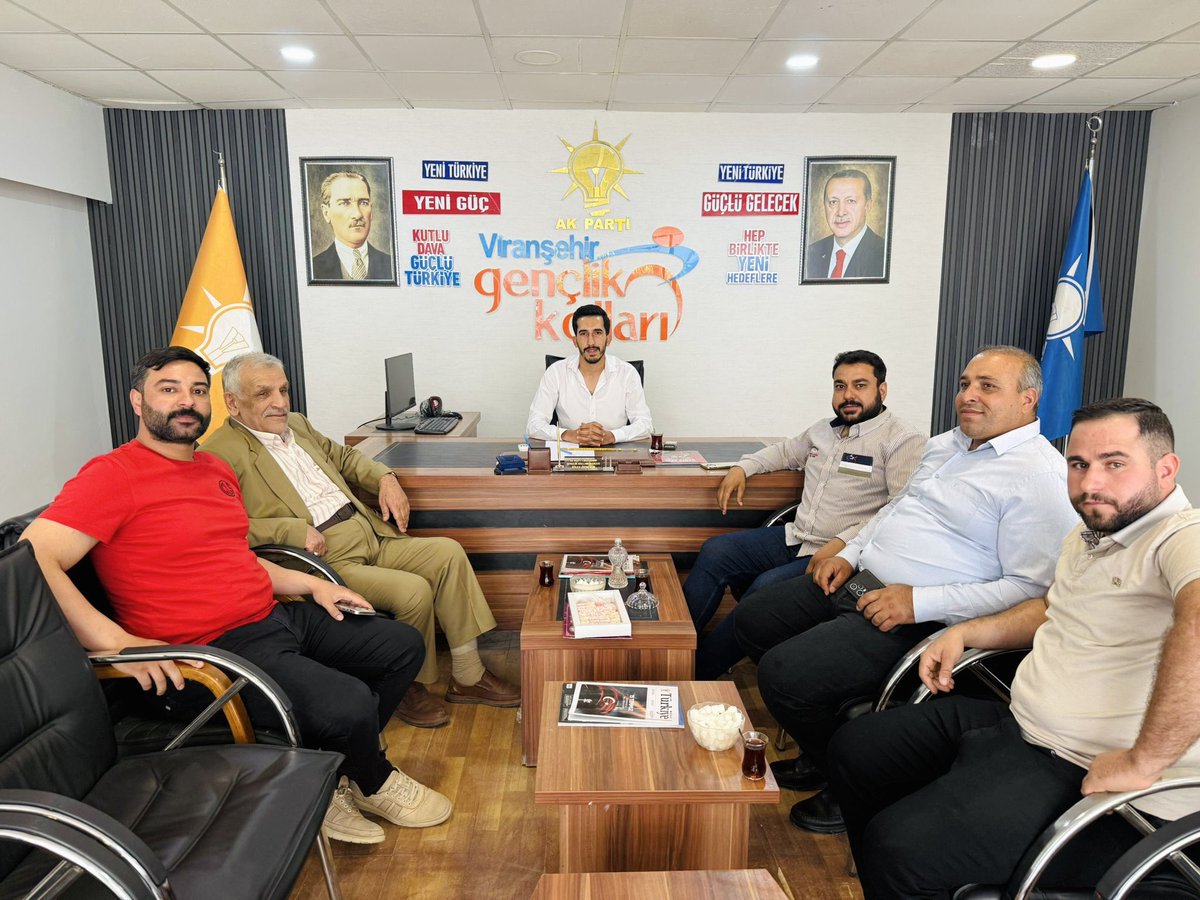 AkgncViransehir's tweet photo. 📍Ak Parti İlçe Başkanlığı

Bugün Parti  Binamızda Nöbetçi Gençlik  Kolları  Başkan  Yardımcımız  Sn. @fuatsag1  Başkanımızı Ziyarete Bulunan Büyüklerimize Şükranlarımızı Sunuyoruz.
 
✅Viranşehir Kananat Önderi  Nezih Öztop

✅Viranşehir Eski Ticaret Odası Başkanı Hac Hilmi Tepret

@avyusufibis  @CYAZMAC  @milhamigunbegi  @DilaraErgul06  @sinanozhusrev  @furkankucukk_  @lutfibagci  @sinanozdm1r63  @akgencliksurfa  @akpartivsehir