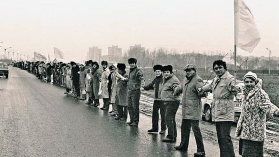 Як дослідити свій родовід?

Більшість українців досі не знають, ким були їхні пращури. Усе більше людей прагнуть дізнатися більше про власне походження.

Де шукати інформацію та з чого почати – у треді 👇

📷: Тарас Майстришин

1/8