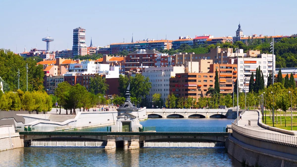 FCVCAM's tweet photo. 📈 El precio de la #vivienda en #Madrid sube un 1️⃣4️⃣,9️⃣% interanual y lidera el mercado residencial
🏡 El informe de #Gloval del primer trimestre sitúa el valor medio en 4.530 €/m2, mientras #Barcelona metropolitana sube un 4️⃣,3️⃣%
https://t.co/7NTKr31O4g
@Observatorioin https://t.co/XGAbxoM5x9