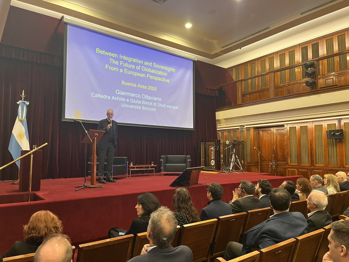 Transmisión también disponible doblada al español

youtube.com/live/a5UiT8Zk-…