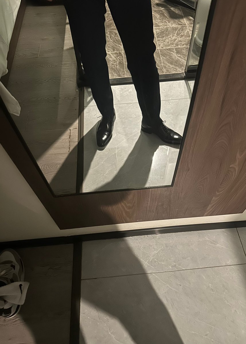69u4Yoc2's tweet photo. 正装皮鞋vs白袜AJ
#正装皮鞋 #白袜男高 #s #主人 #祖宗 #直男崇拜 #粗口控R #��装直男 #白袜高弹 #1s https://t.co/d4Y5ICMQHO