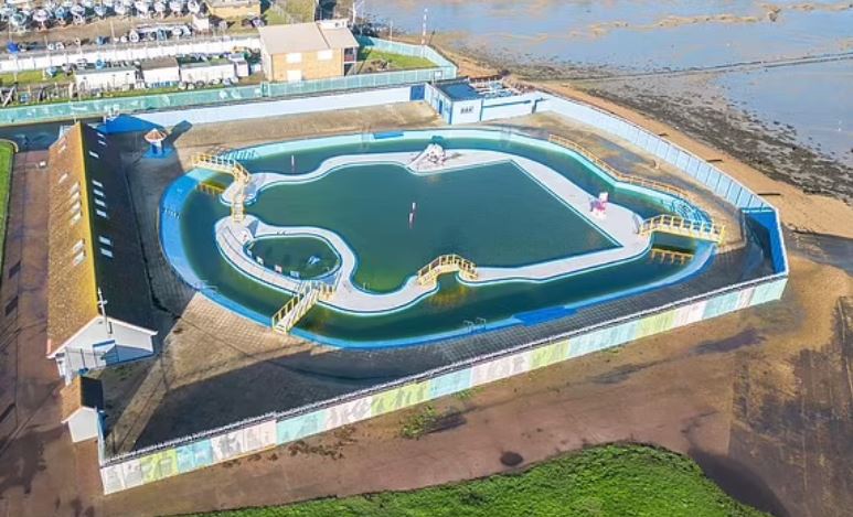 Tidal Lido In Gillingham Reopens After £250k Refurbishment
kentnews.online/tidal-lido-in-…