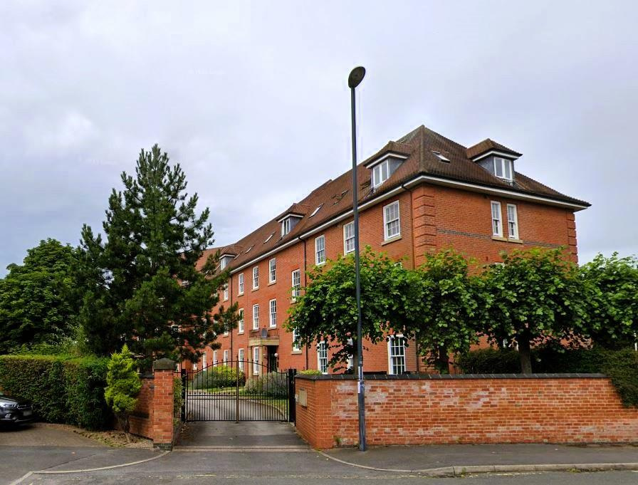 A fabulous two bedroom serviced duplex penthouse situated within close proximity of Derby city centre and the beautiful Darley Abbey.
Contact us now to book a viewing!