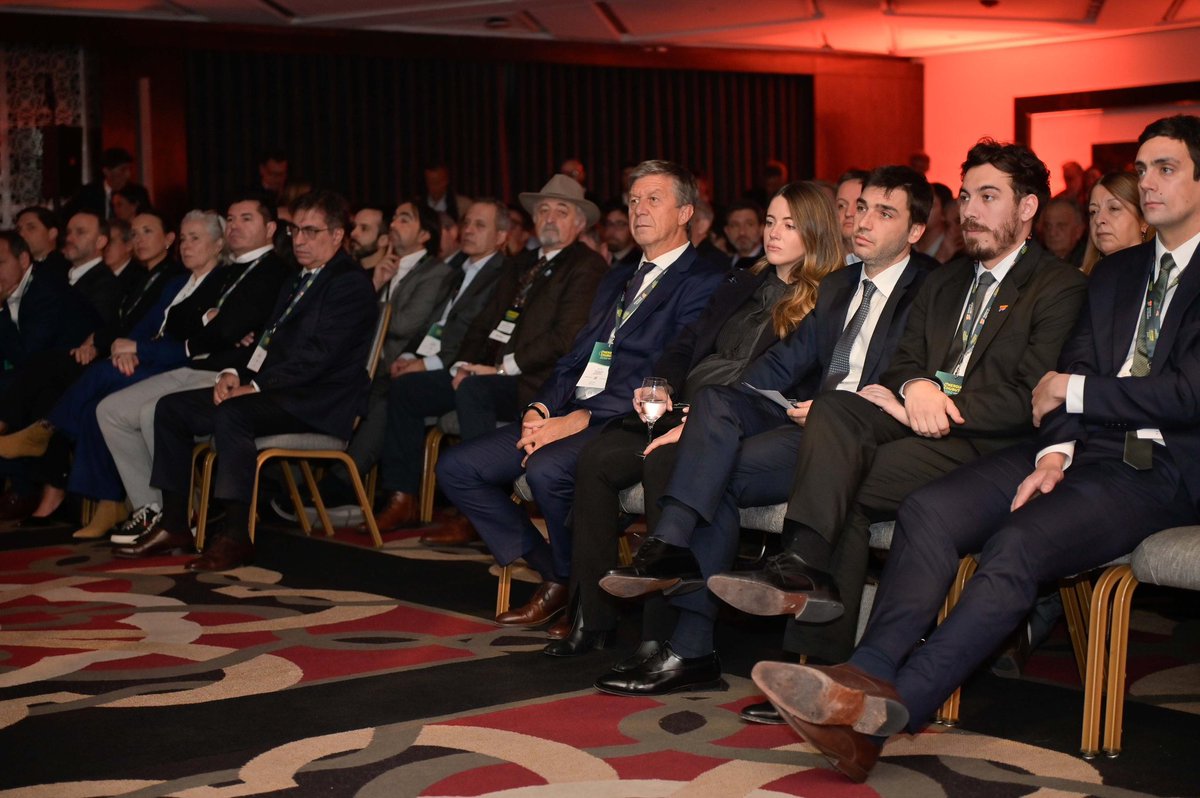 EL SUR MARCA EL CAMINO: CHUBUT, EJE DEL DESARROLLO ENERGÉTICO ARGENTINO

Junto a los principales referentes políticos, empresariales, sindicales y energéticos del país, presentamos “Energía Chubut 2050 – Tierra de Futuro”: un punto de partida para una nueva agenda productiva