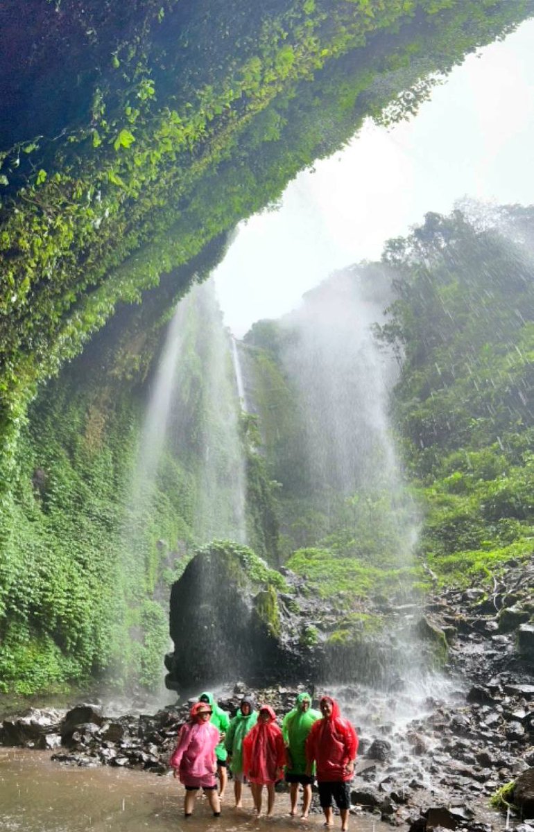 JogjaExplore's tweet image. An 11-Day Grand Tour from Jakarta to Ijen
This 11-day Java tour provides a rich tapestry of experiences, blending historical exploration, cultural immersion, and thrilling natural encounters,. Admin
Link site jogjaexplore-tours.com/jakarta-jogja-…
#jakartajogjabromoijen #javatour #explorejava