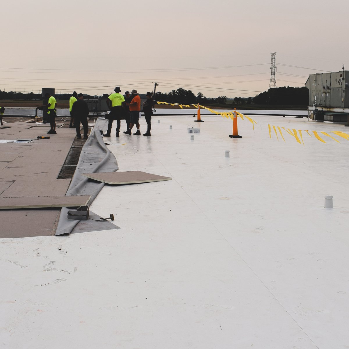 TrufastUSA's tweet image. 🏢 Every roof is different, that&apos;s why we provide engineered fastening solutions for every signature roofing project. 

@NationalRoofingContractorsAssociation #NationalRoofingWeek2025 #SignatureProjects #NRCA