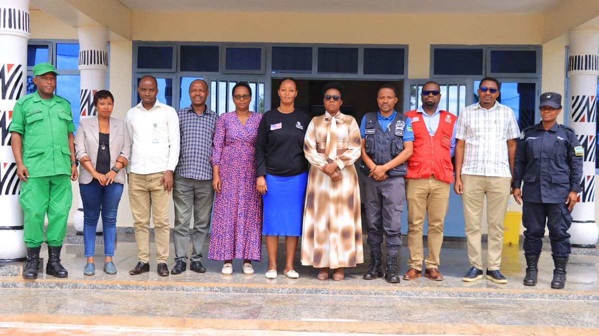 Kirehe District (@kirehedistrict) on Twitter photo Uyu munsi umuyobozi w’Akarere wungirije ushinzwe imibereho myiza <a href="/JanviereMukand4/">Janviere Mukandayisenga</a>
yayoboye inama isanzwe ngarukagihembwe ya Komite ya Isange One Stop Center y’igihembwe cya kane mu mwaka wa 2024-2025 yasabye gukomeza gukurikirana neza ihohoterwa rikorerwa abana n'abagore Uyu munsi umuyobozi w’Akarere wungirije ushinzwe imibereho myiza <a href="/JanviereMukand4/">Janviere Mukandayisenga</a>
yayoboye inama isanzwe ngarukagihembwe ya Komite ya Isange One Stop Center y’igihembwe cya kane mu mwaka wa 2024-2025 yasabye gukomeza gukurikirana neza ihohoterwa rikorerwa abana n'abagore