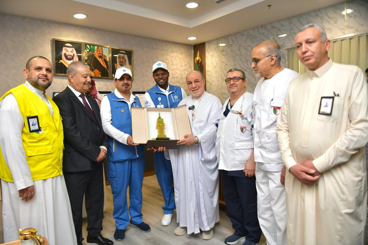 kfhmakkah's tweet photo. بحضور الرئيس التنفيذي لتجمع مكة الصحي 
د.حاتم العُمري والمدير التنفيذي 
لـ #مستشفى_الملك_فيصل_بمكة 
د. أحمدهوساوي قام معالي وزير الشؤون الدينية والأوقاف الجزائري د.يوسف بلمهدي بزيارةحجاج دولة الجزائر المنومين للوقوف على وضعهم الصحي كما قدم شكره على الخدمات المقدمة لحجاج بيت الله. https://t.co/RyxkBGSOu5