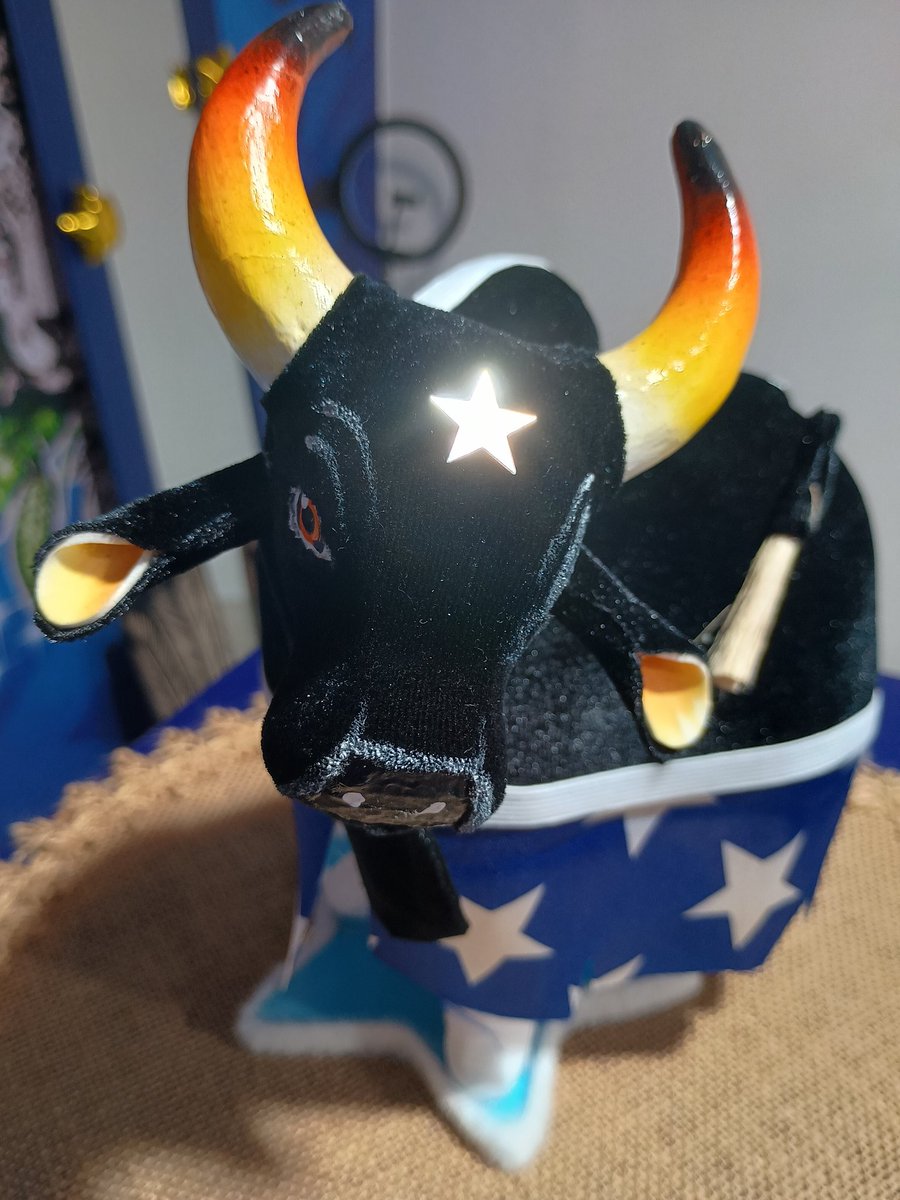 O Boi-Bumbá Caprichoso da sorte está passando na sua timeline. RT pra ter uma semana de alma azul reluzente, passos guiados pela fé e o coração pulsando no ritmo da vitória. 💙⭐⭐⭐⭐
