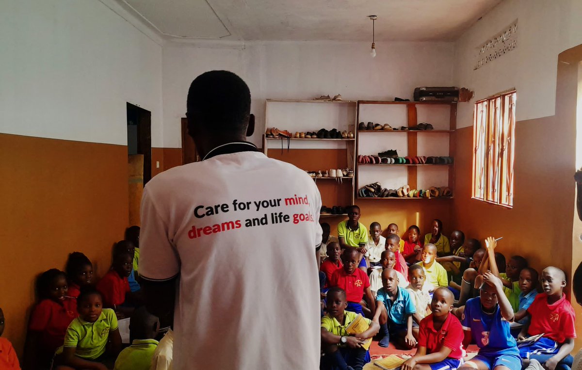 BMMShifters's tweet image. We were honoured for being invited at Light Star School in Katalemwa, Wakiso District. 
We have had the first of a kind #mentalhealth talk with the pupils at the school. We ended the session with educating them the effective use of #feedback boxes.

#shiftnow  #srhr4all  #uganda