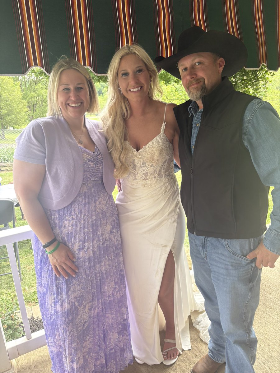 dawnellemock's tweet photo. I was blessed with the best siblings ❤️ my sister has certainly learned my thoughts without me having to say them out loud 😂 https://t.co/cs79XtYkx8