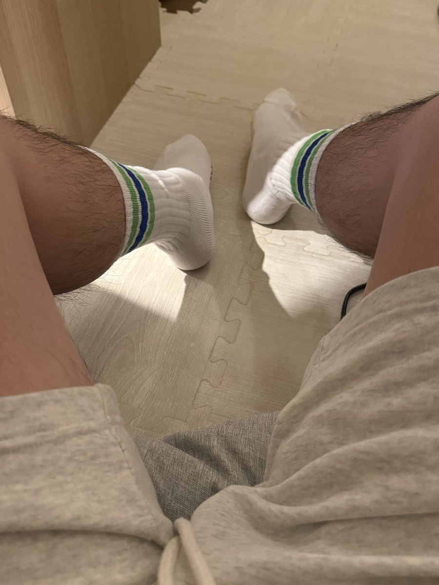 買了新襪襪😍❤️