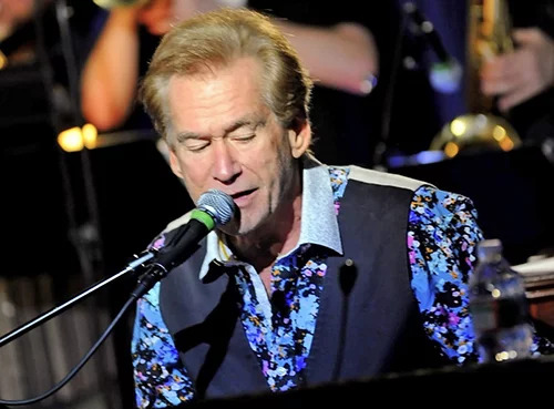 Thanks to <a href="/billchamplin/">Bill Champlin</a> (of Chicago, Sons of Champlin) for a great #NakedlyExaminedMusic interview: nakedlyexaminedmusic.com/nem231-bill-ch…