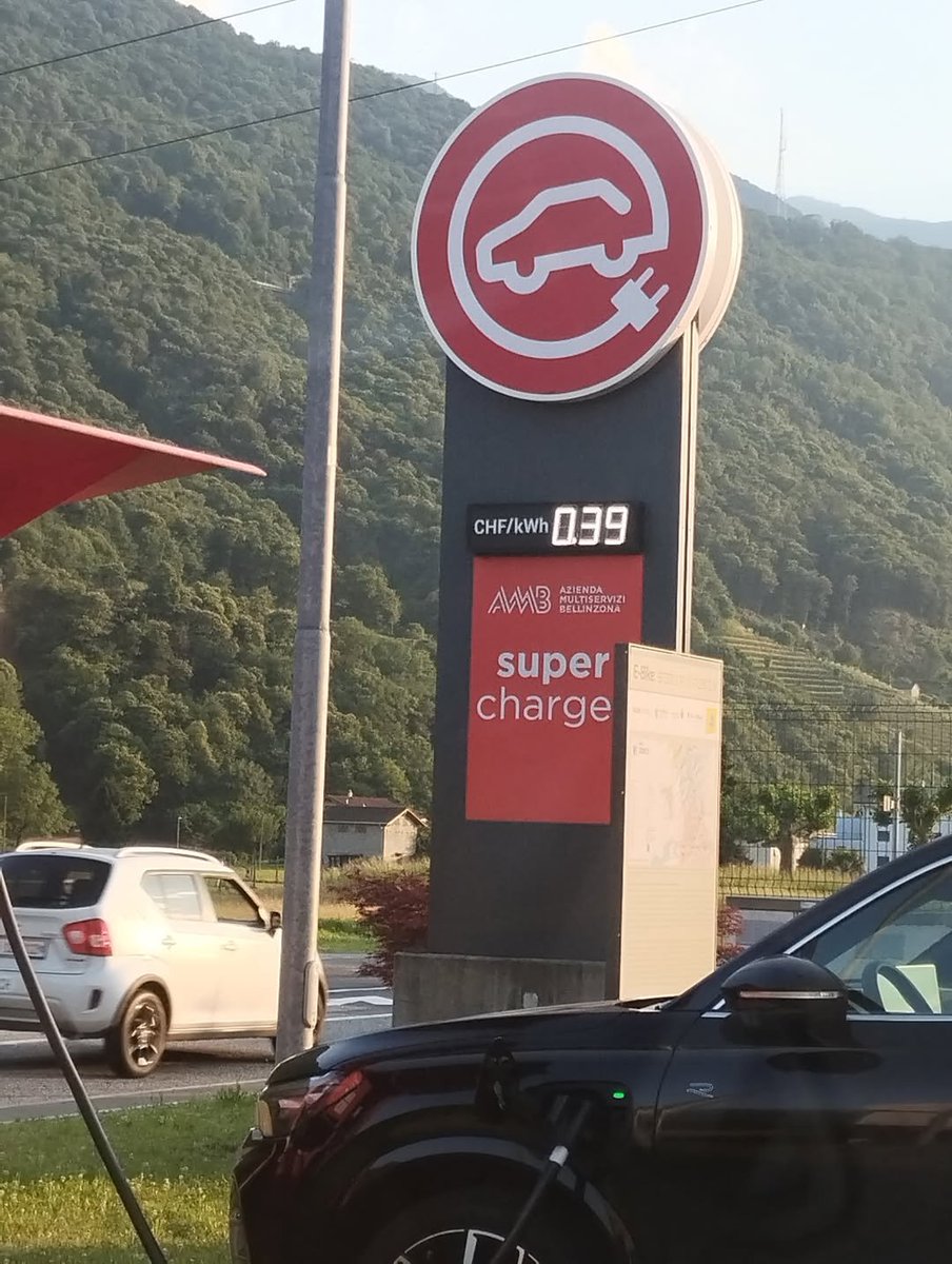 electricfelix's tweet photo. One espresso☕️☕️
or 15kWh⚡️⚡️
#youdothemath
welcome to Ticino 🇨🇭
#alwaysbecharging