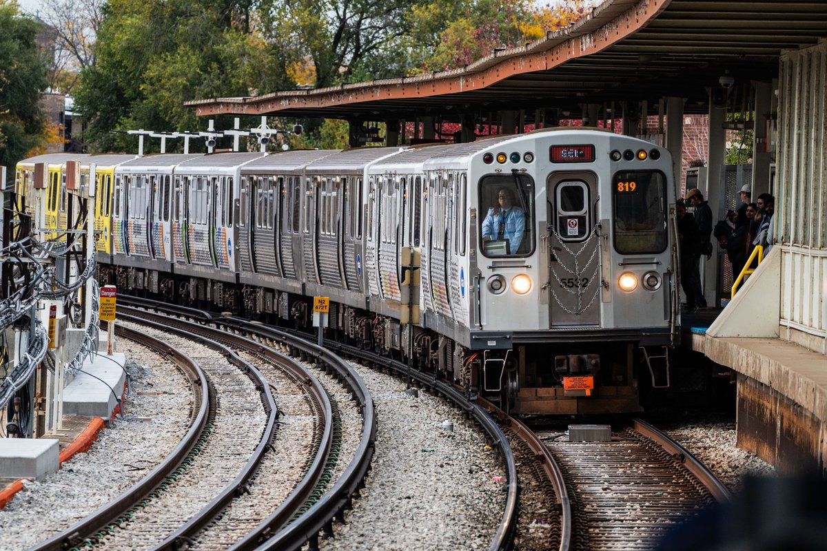 Chicago public transit is in limbo after state lawmakers fail to fill a nearly $1 billion budget gap. blockclubchi.co/43t5PNC